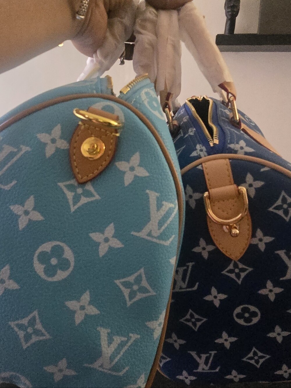 🌍Rare Turquoise/Caramel Barrel 35" Travel Tote - Picture 13 of 15